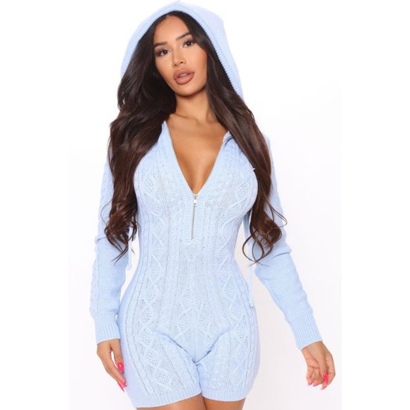 💥GORGEOUS!💥Olivia Mark Blue Cable Knit Hooded Romper - Picture 2 of 7